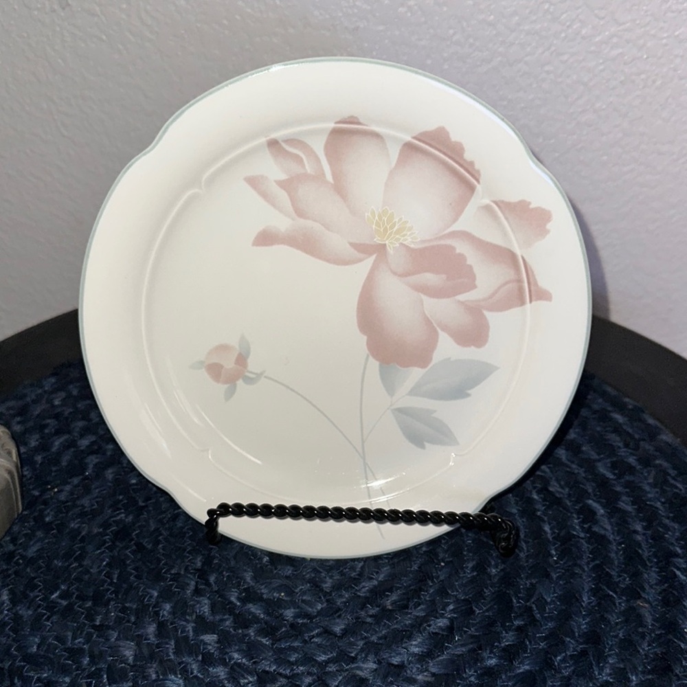 MIKASA LYRIC PatternPorcelain Salad Plate
